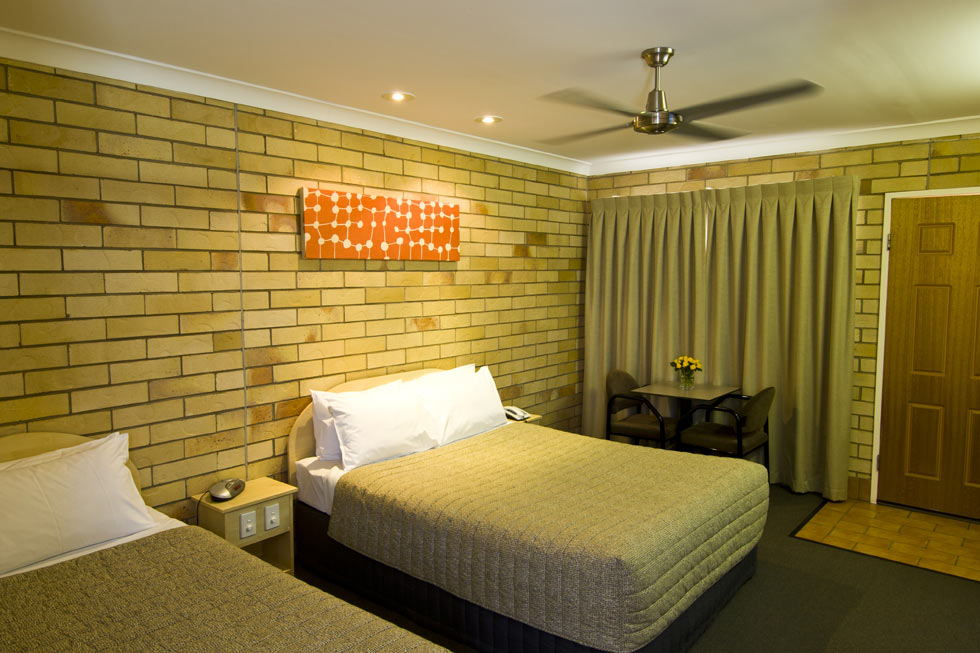 The Starlight Motor Inn offers 18 comfortable, immaculately clean, light and airy rooms